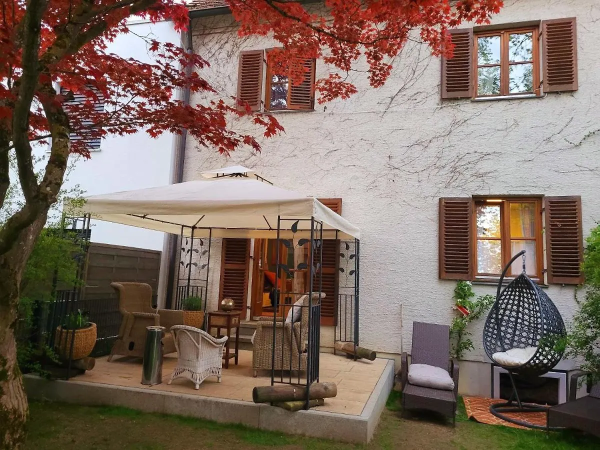 Ferienhaus Villa Uriges, Altes Haus In Bester Lage Friedberg